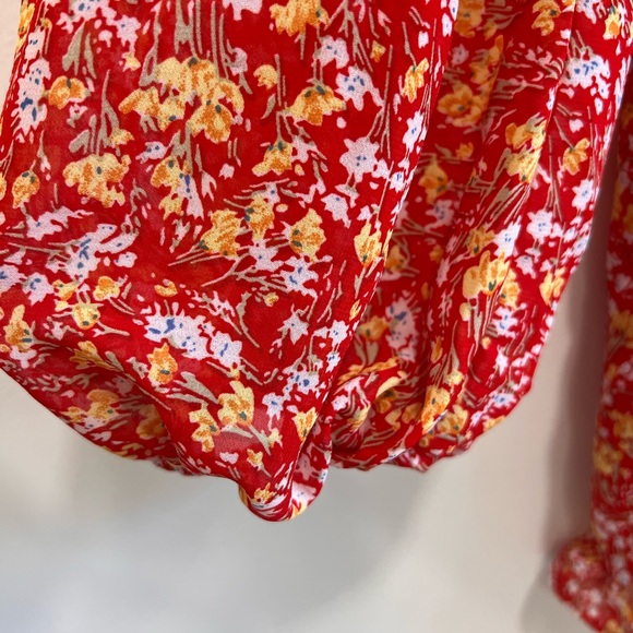 Lush NWT Playing at Perfect Red Floral Balloon Long Sleeve Romper Cut Out, L - Picture 8 of 15